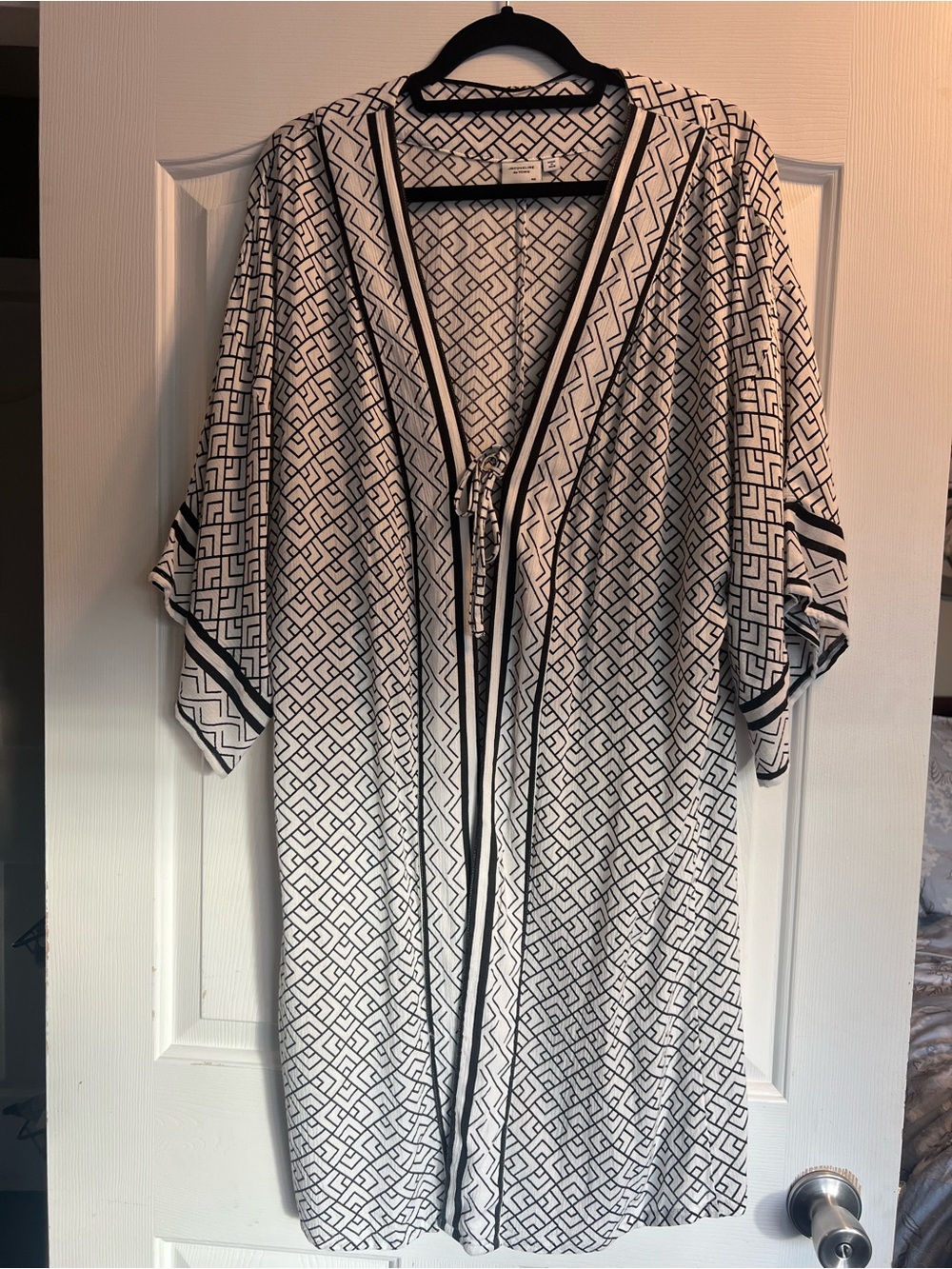 Jacqueline de Yong Women’s Black & White Geometric Tunic with Tie Front